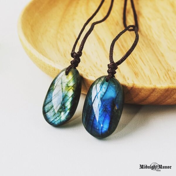 labradorito-akmuo.jpg Labradorito Akmuo Labradorito Kaklo Papuošalas Pakabukas